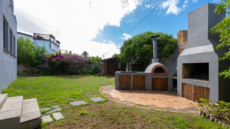 5 Bedroom Property for Sale in Struisbaai Western Cape